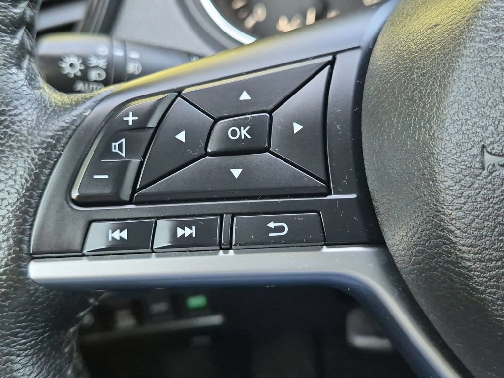 Used 2019 Nissan Rogue SL AWD/4WD image 14