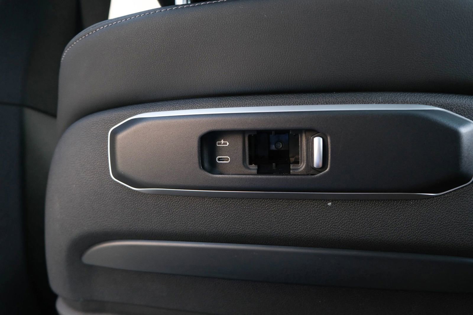 Used 2024 BMW X5 M60i w/ Executive Package image 34