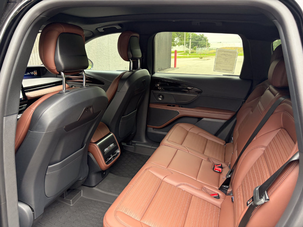 New 2026 Lincoln Nautilus Reserve w/ Jet Appearance Package AWD/4WD image 17