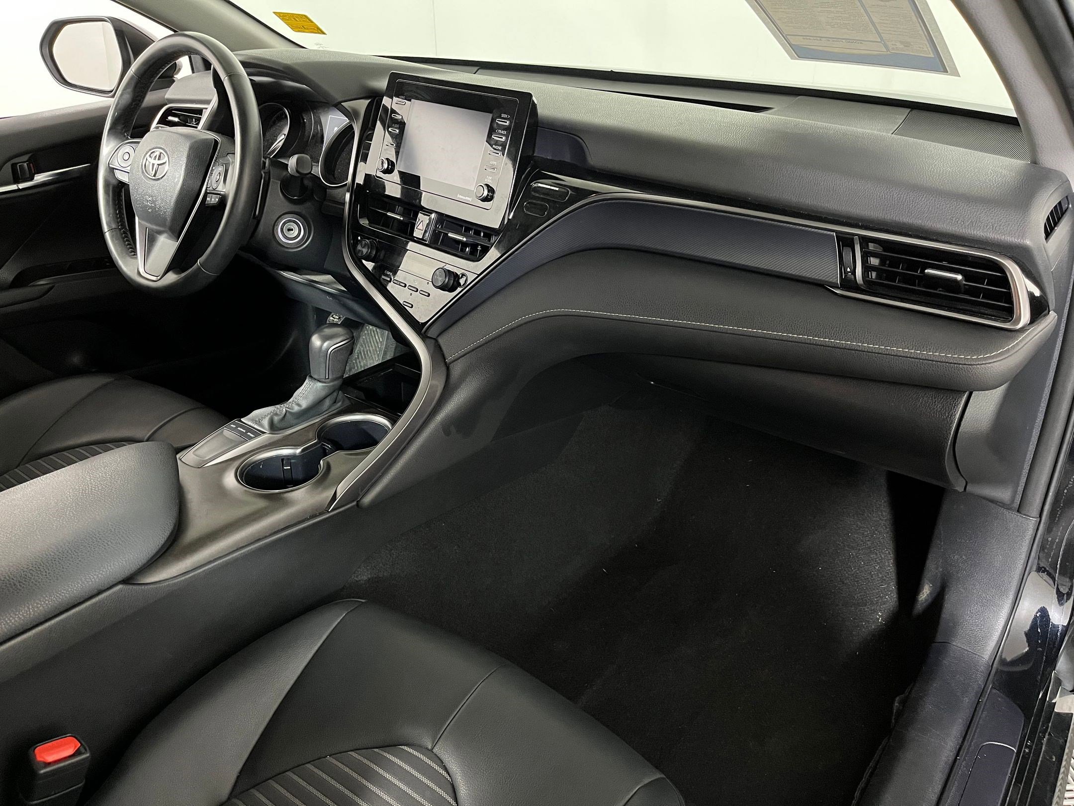 Used 2024 Toyota Camry SE image 24