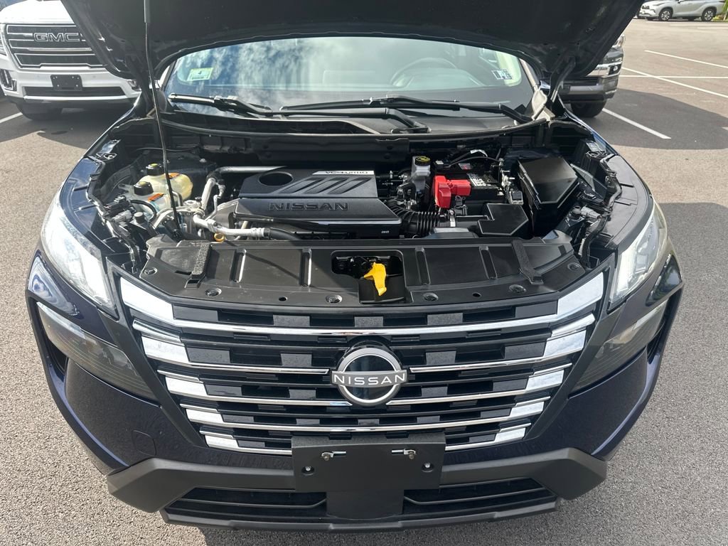 Used 2024 Nissan Rogue SV image 11