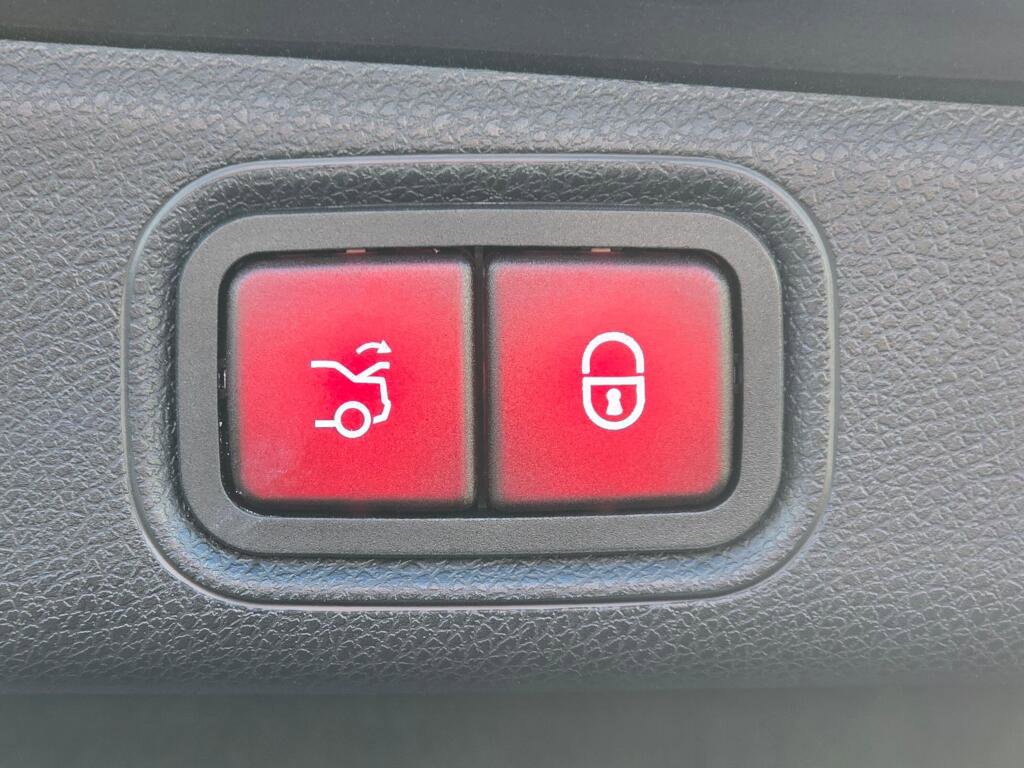 Used 2023 Mercedes-Benz E 450 4MATIC Sedan image 24