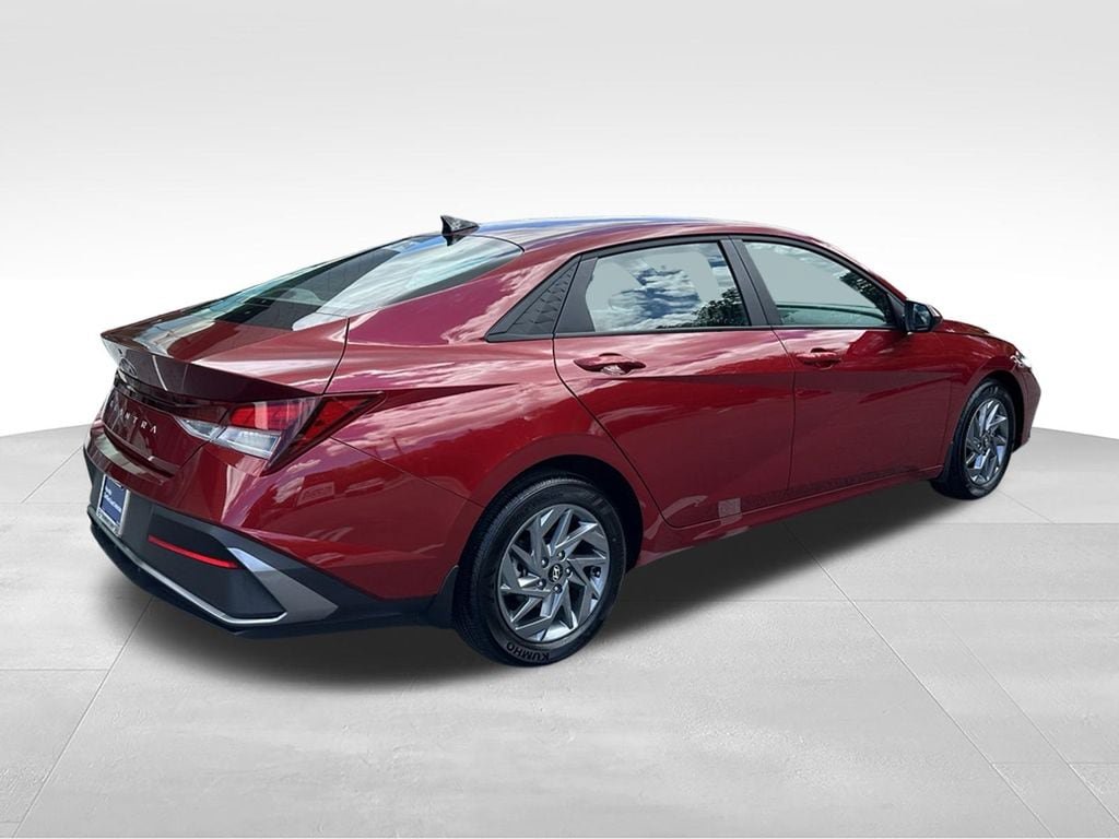 Certified 2024 Hyundai Elantra SEL FWD image 7