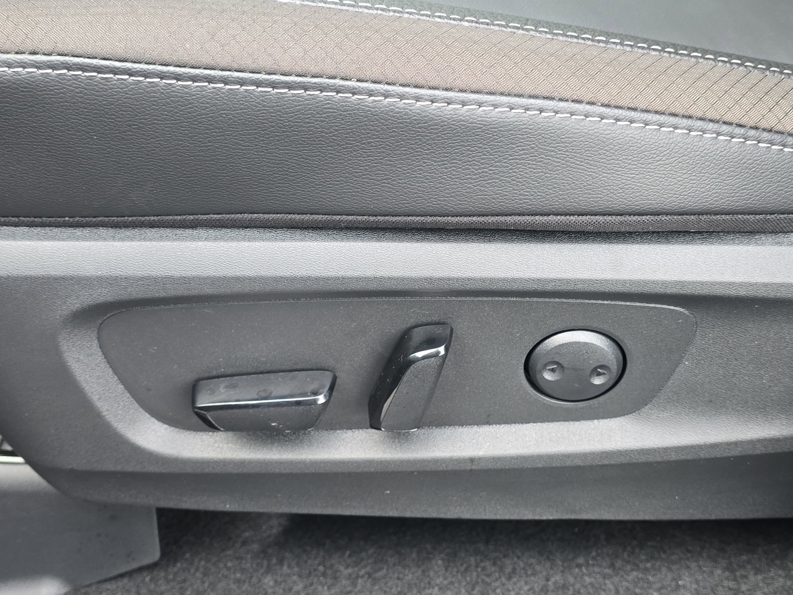 New 2025 Nissan Pathfinder SL image 13