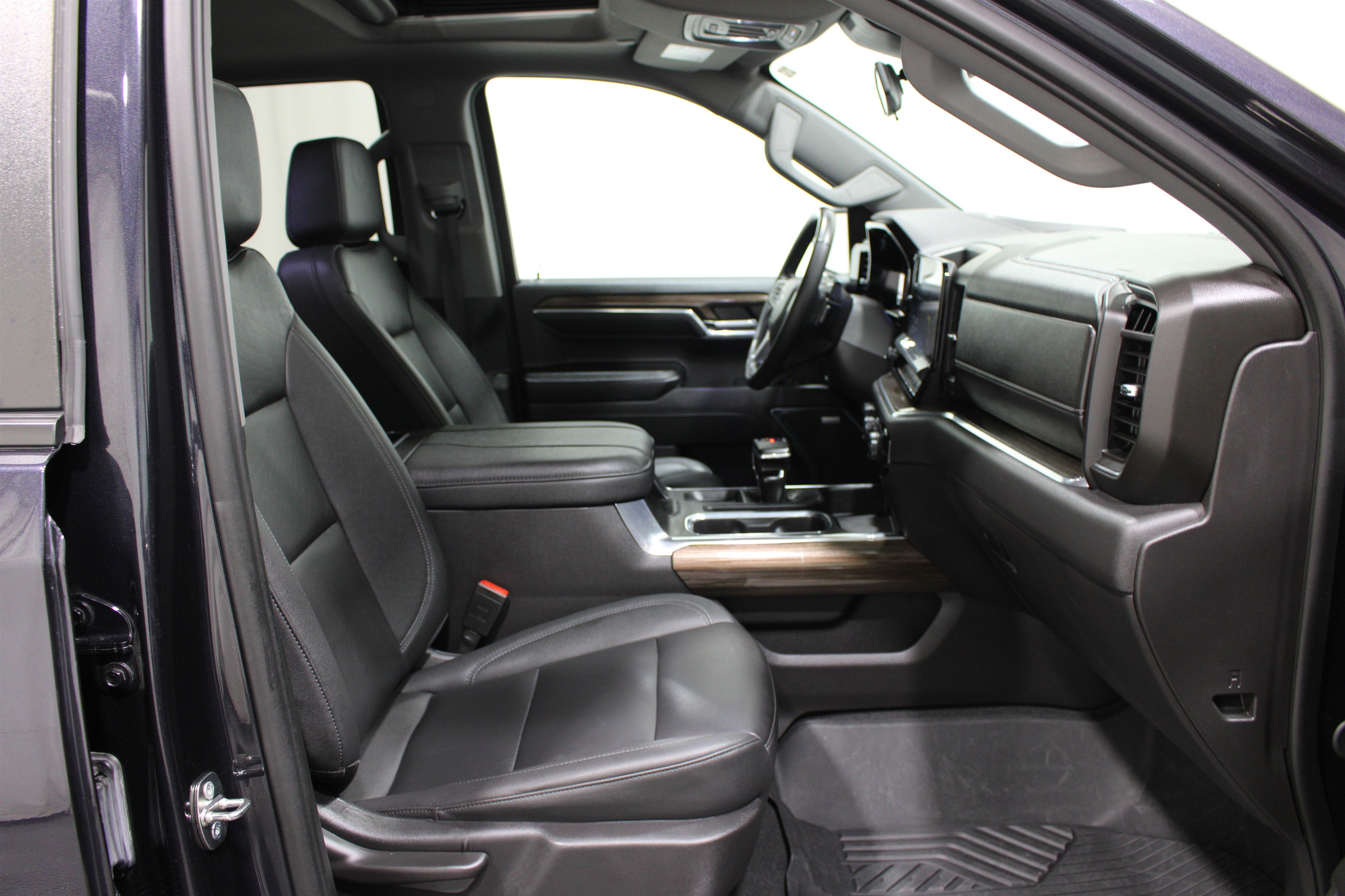 Used 2024 Chevrolet Silverado 1500 LT Trail Boss w/ LT Trail Boss Premium Package AWD/4WD image 24