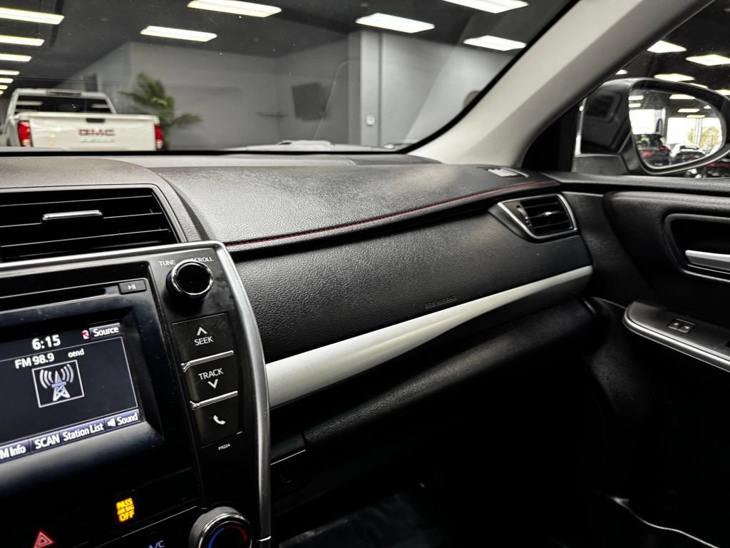 Used 2017 Toyota Camry SE FWD image 27