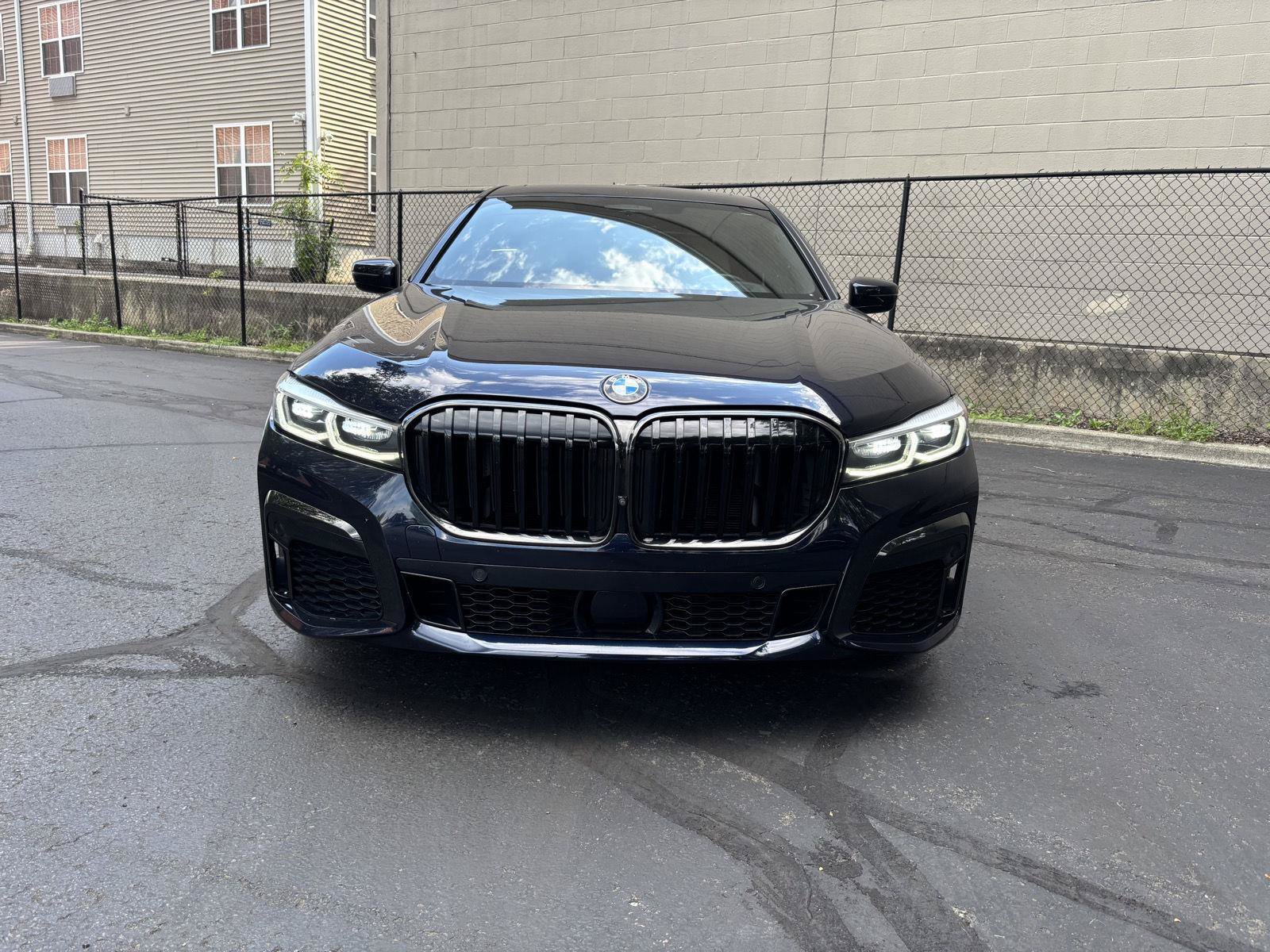 Used 2022 BMW 750i xDrive w/ Executive Package AWD/4WD image 5