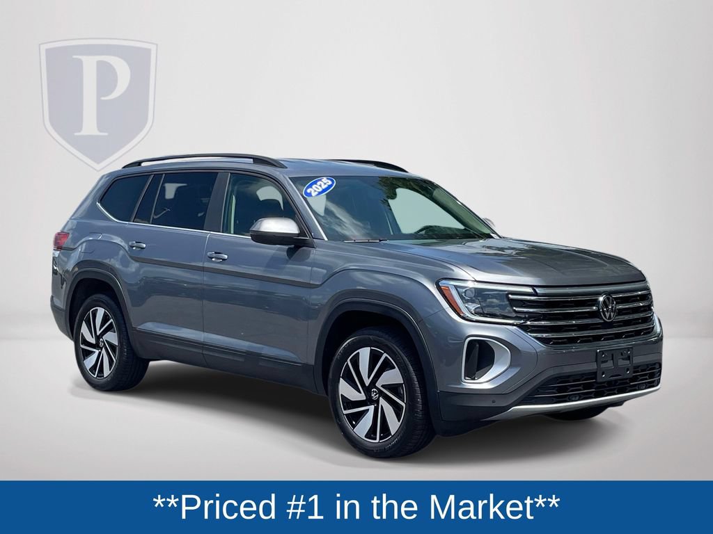 Used 2025 Volkswagen Atlas SE FWD image 2