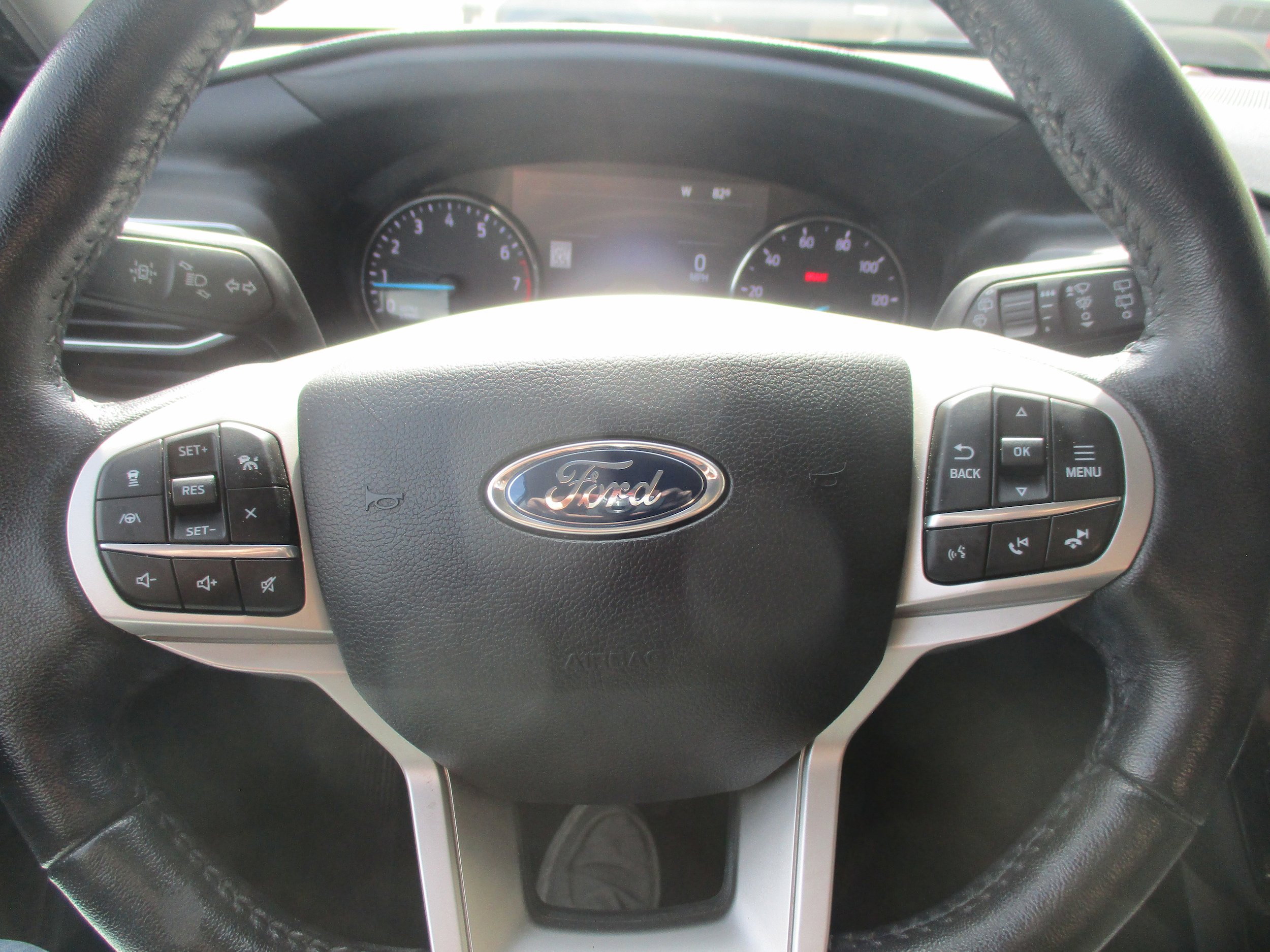Used 2021 Ford Explorer Limited w/ Equipment Group 301A RWD image 16