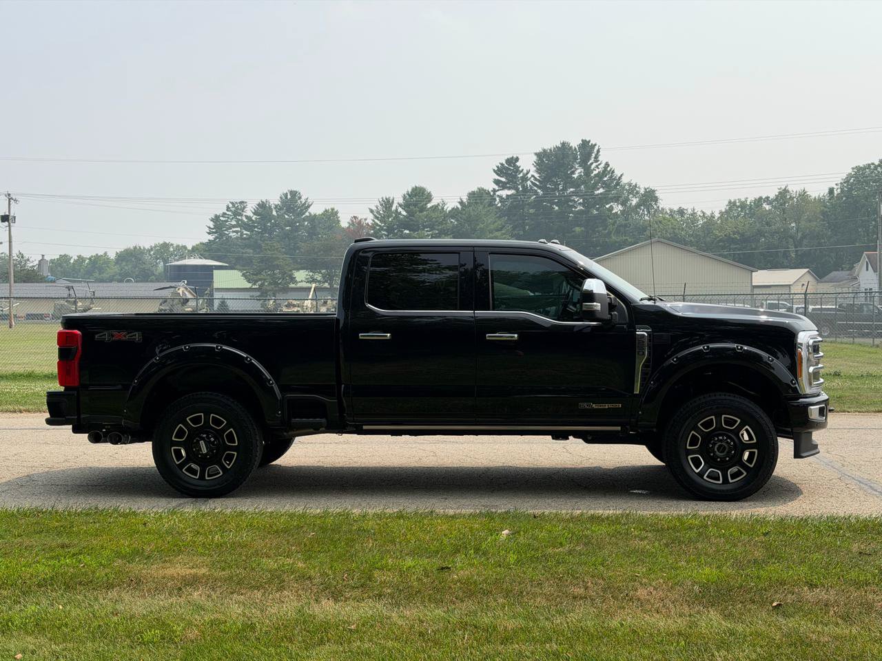 Used 2023 Ford F250 Platinum AWD/4WD image 7