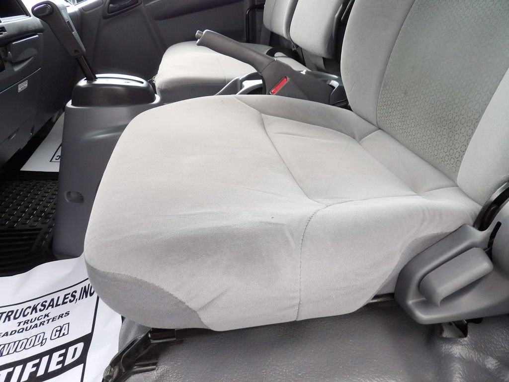 Used 2020 Isuzu NPR RWD image 18