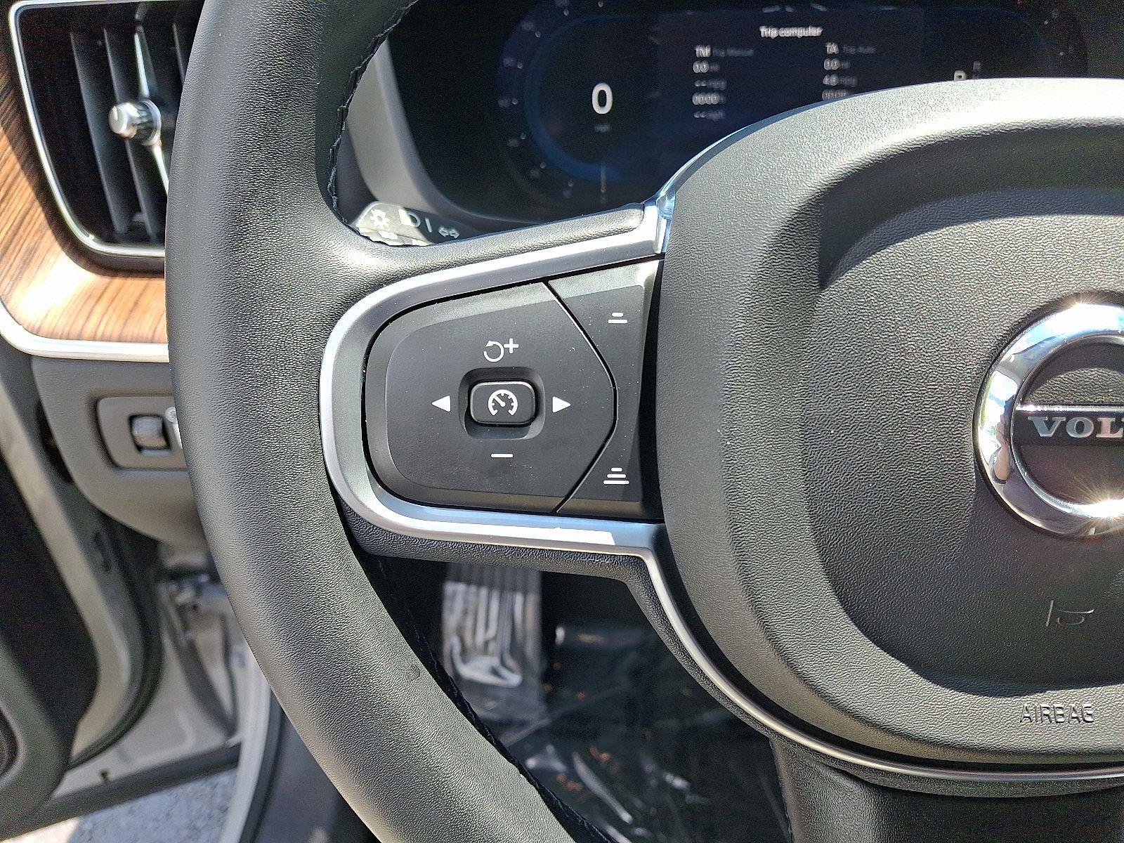 Certified 2022 Volvo XC60 B5 Momentum w/ Climate Package image 21