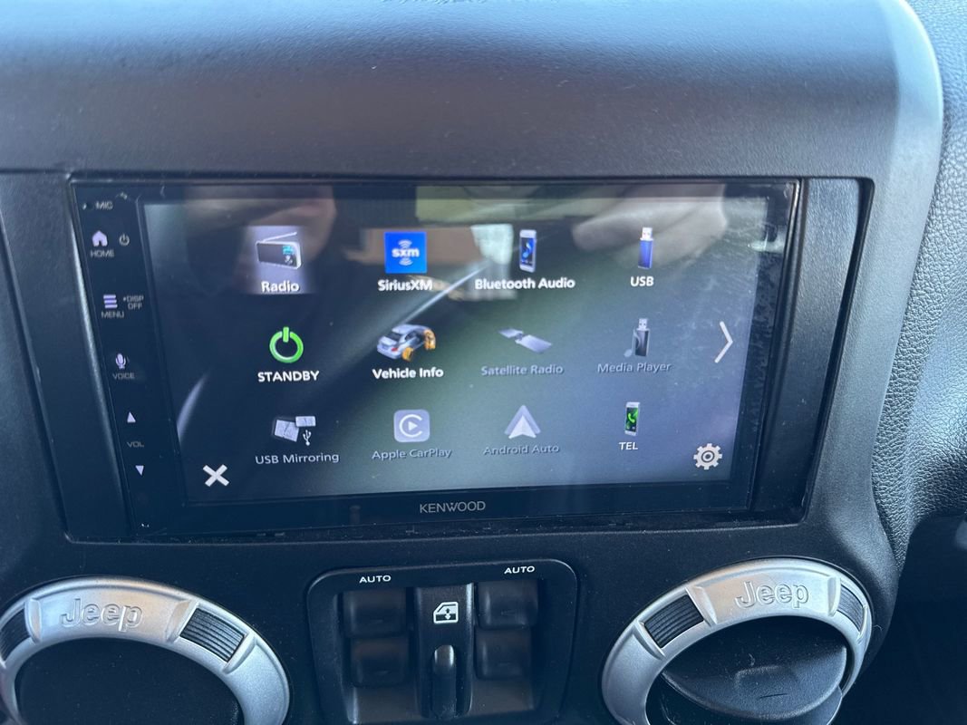 Used 2014 Jeep Wrangler Unlimited Rubicon w/ Connectivity Group AWD/4WD image 28