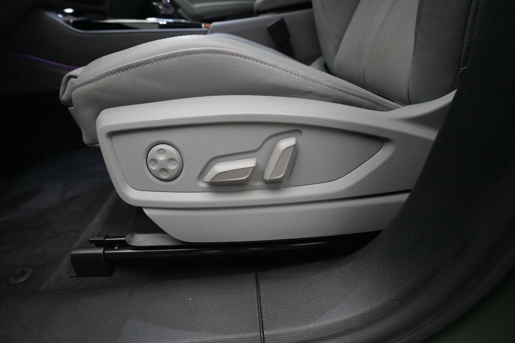 Used 2023 Audi Q5 2.0T Prestige w/ Prestige Package image 17