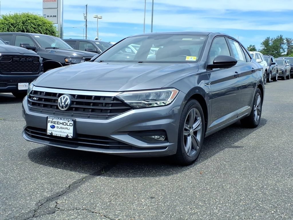 Used 2021 Volkswagen Jetta R-Line w/ R-Line Cold Weather Package FWD image 3
