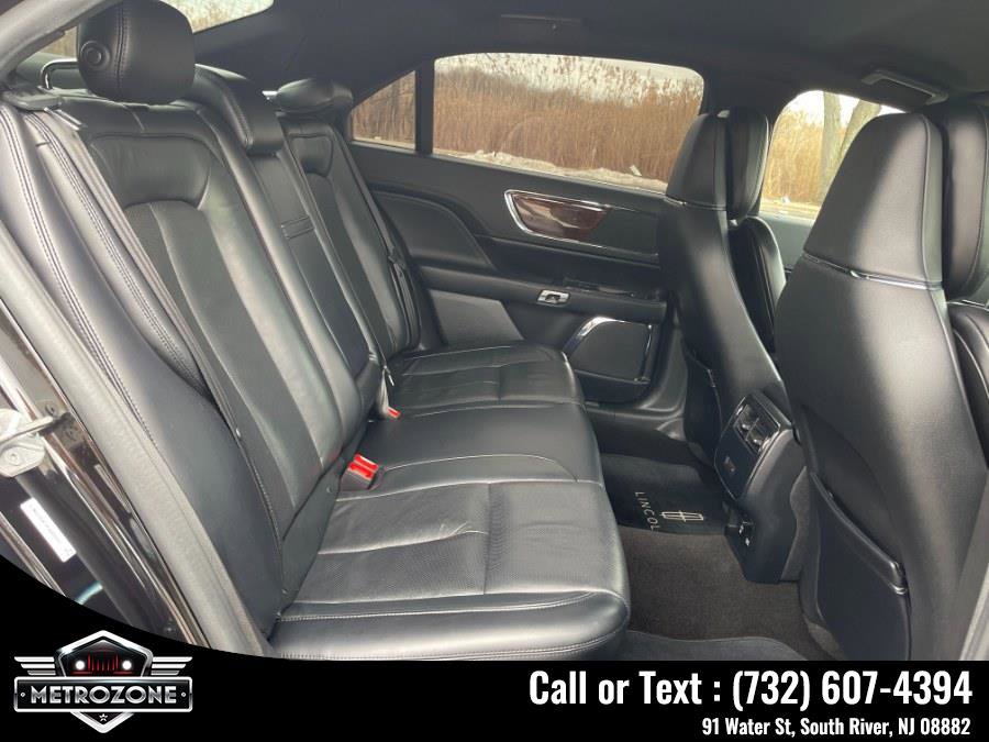Used 2019 Lincoln Continental Select w/ Continental Climate Package image 18