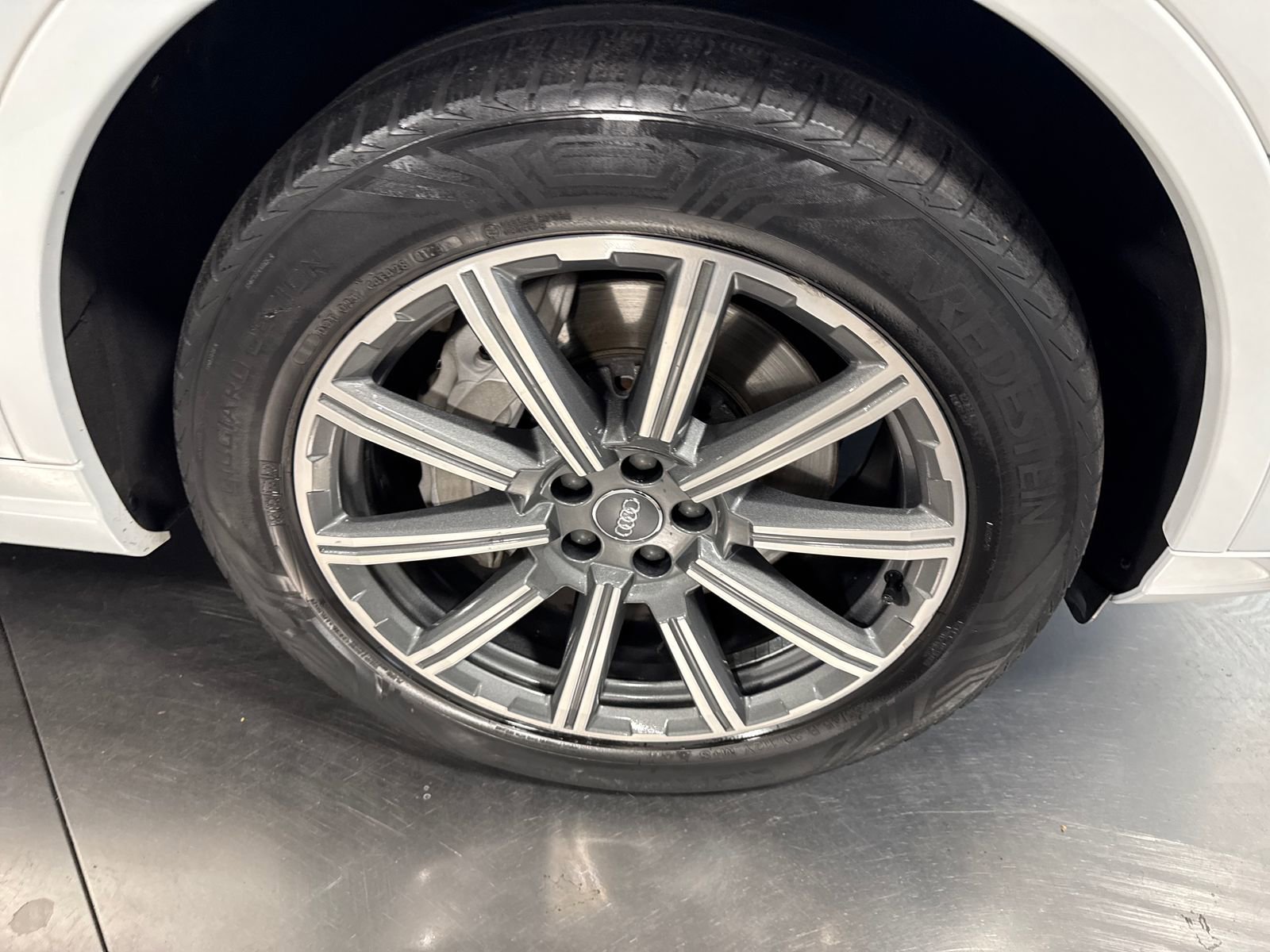 Used 2019 Audi Q7 3.0T Premium Plus w/ Premium Plus Package AWD/4WD image 9