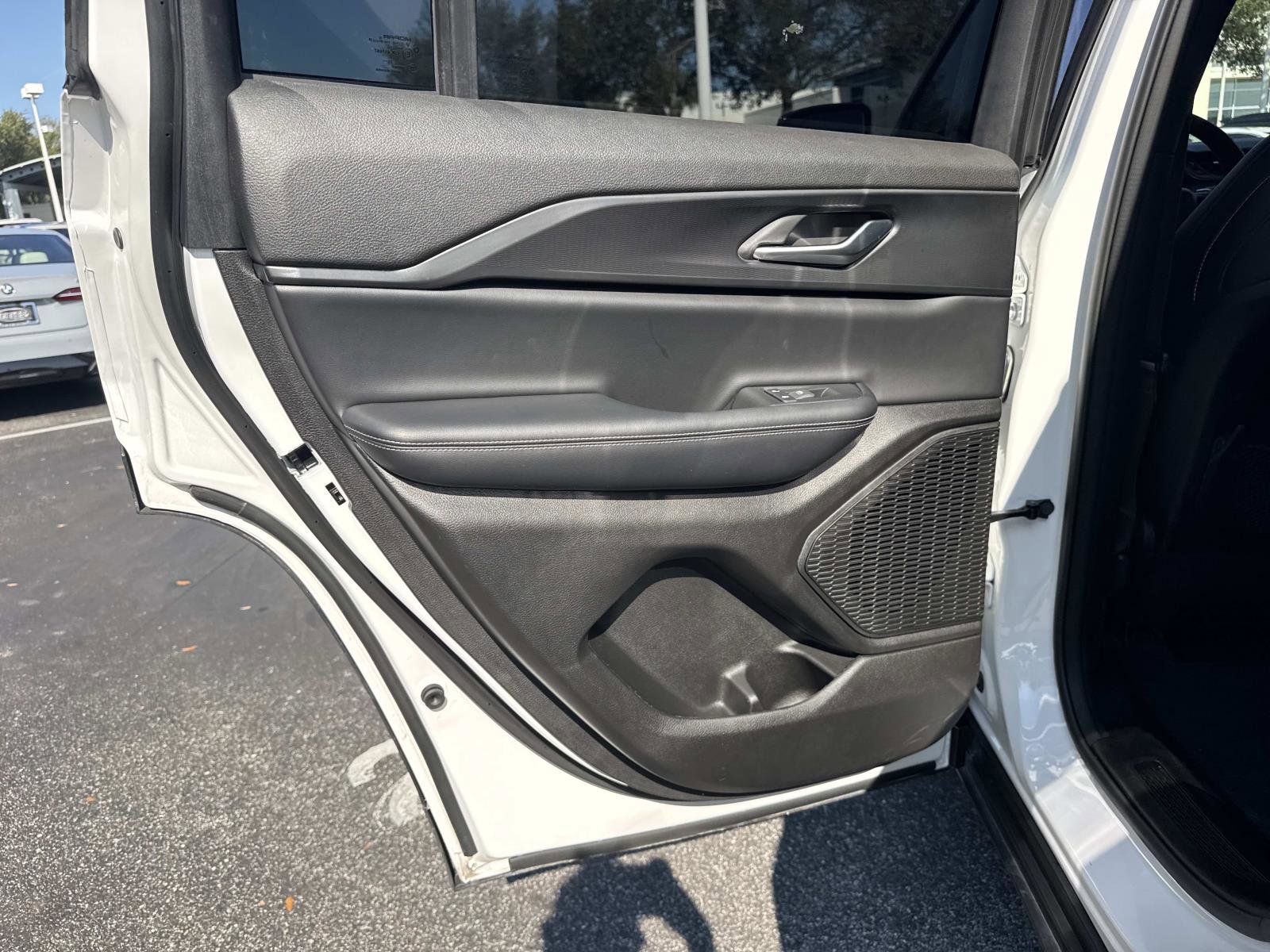 Used 2024 Jeep Grand Cherokee Altitude image 12