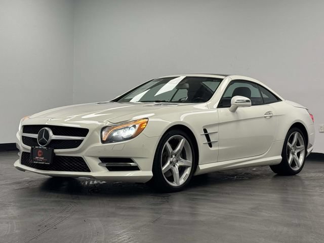 Used 2016 Mercedes-Benz SL 550 w/ Driver Assistance Package image 2