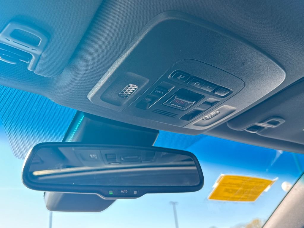 Used 2019 Toyota Avalon XLE w/ Moonroof Package image 28