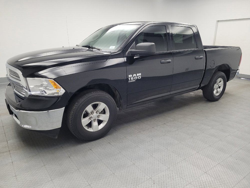 Used 2022 RAM 1500 Classic SLT image 2