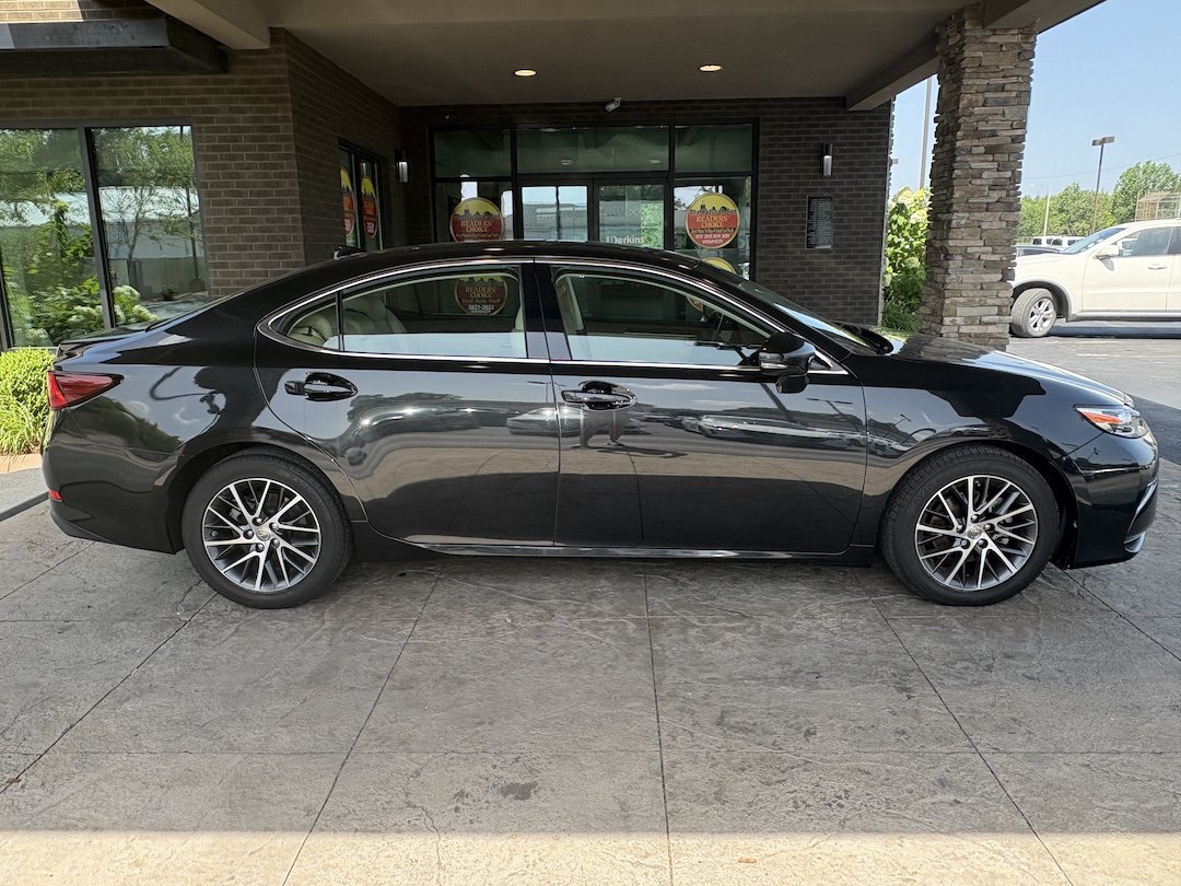 Used 2016 Lexus ES 350 w/ Luxury Package w/Wood Trim FWD image 5