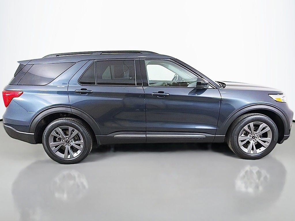 Used 2023 Ford Explorer XLT w/ Equipment Group 202A AWD/4WD image 18