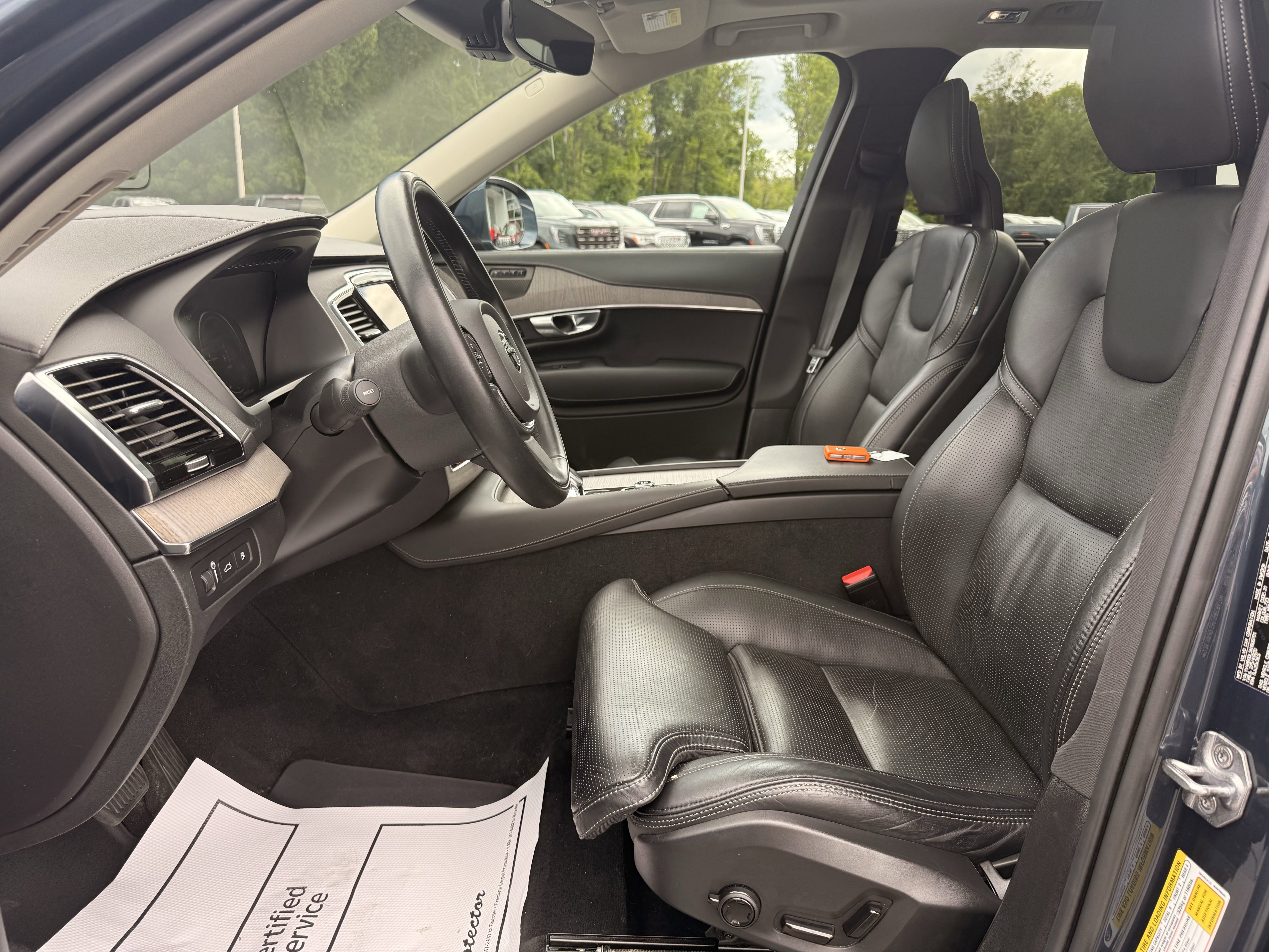 Used 2022 Volvo XC90 T8 Inscription image 12