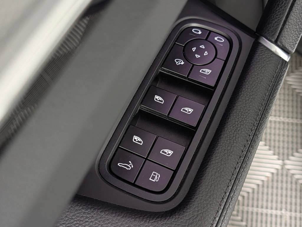 Certified 2023 Porsche Cayenne Platinum Edition AWD/4WD image 25