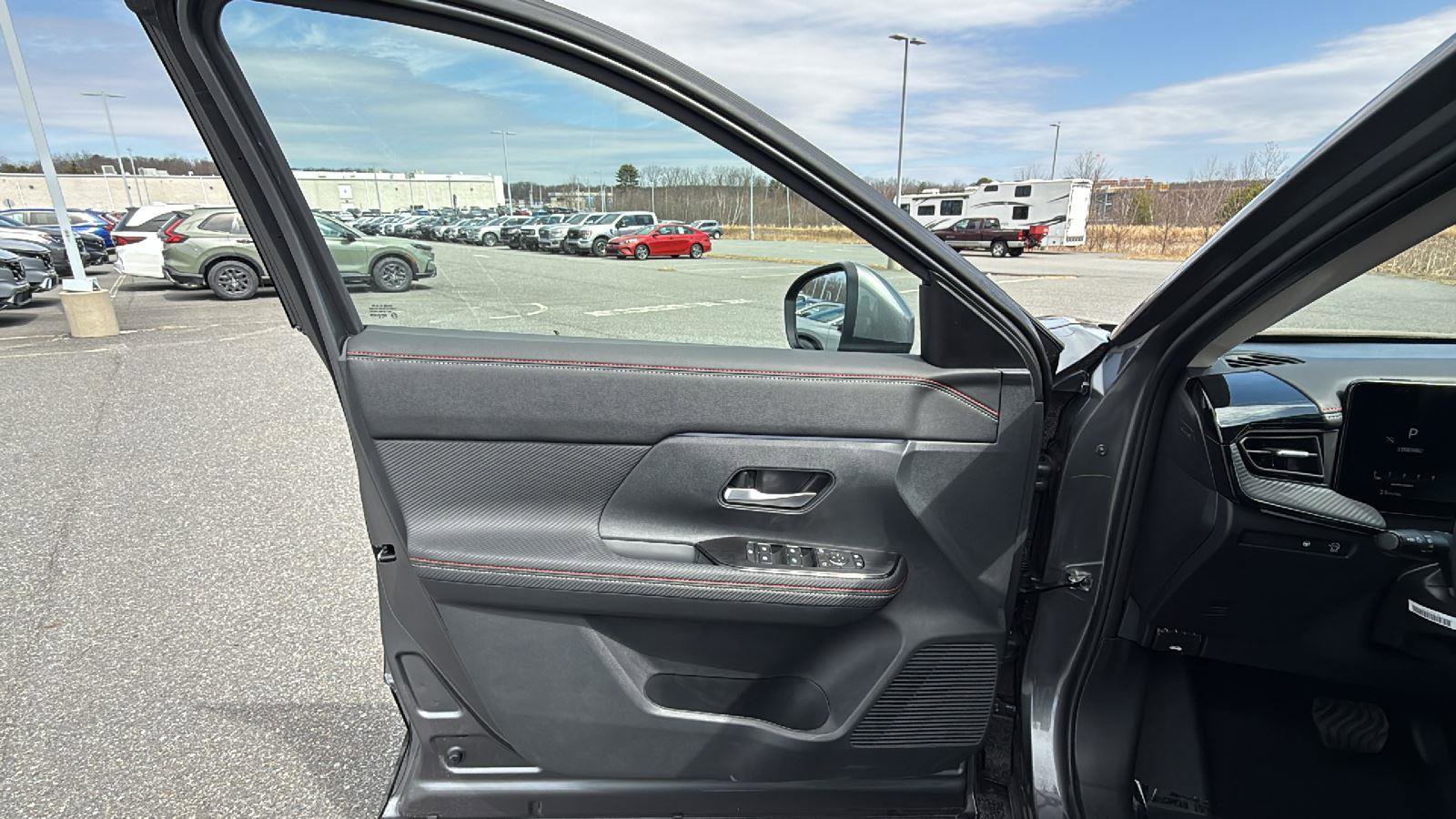 Used 2025 Nissan Kicks SR image 23