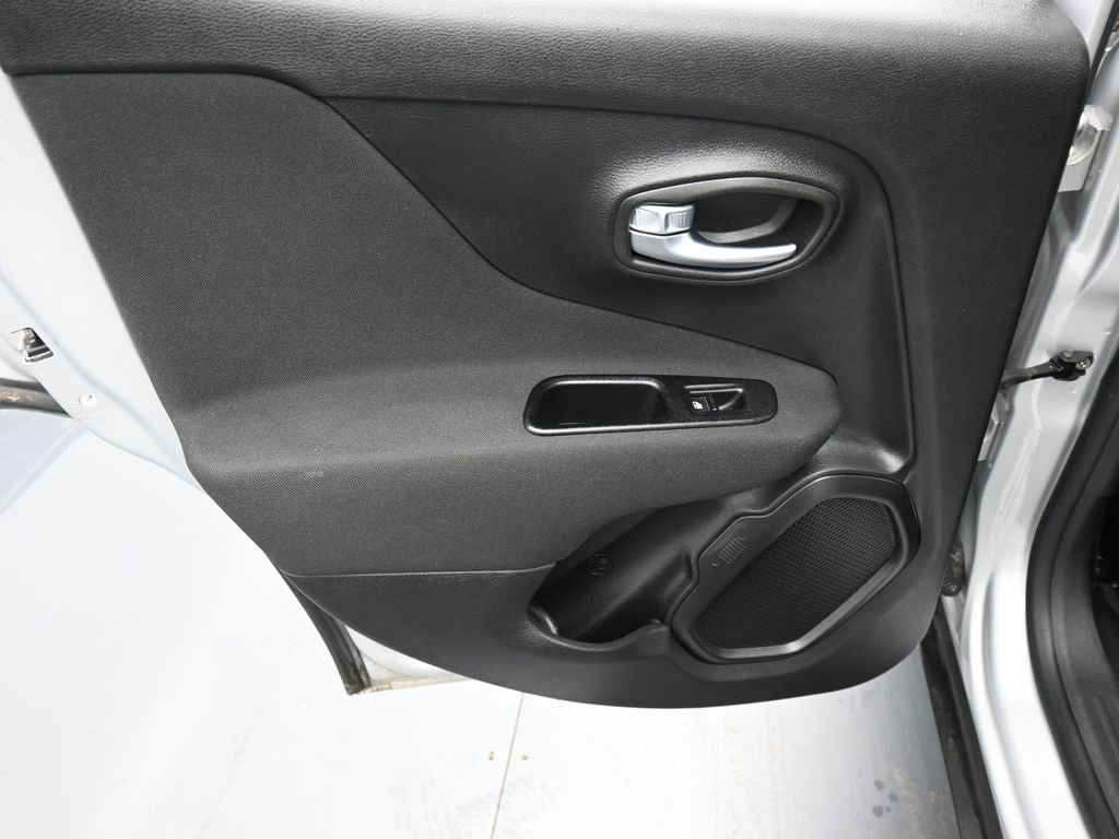 Certified 2020 Jeep Renegade Latitude w/ Cold Weather Group image 12