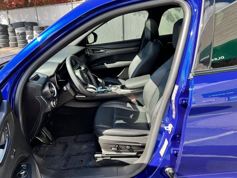 Used 2023 Alfa Romeo Stelvio Ti image 17