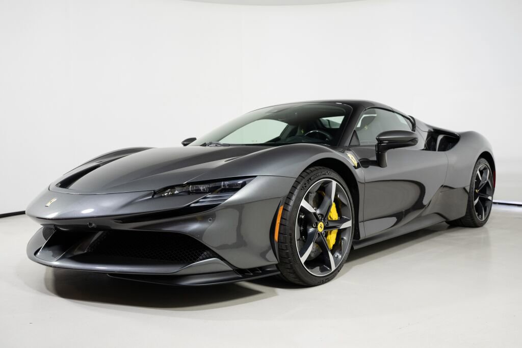 Used 2022 Ferrari SF90 Spider image 33