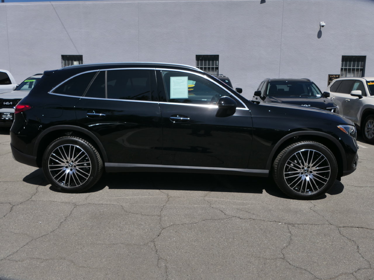 Used 2026 Mercedes-Benz GLC 300 image 2