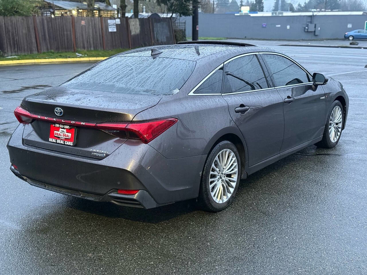 Used 2019 Toyota Avalon Limited w/ Advanced Safety Package image 3