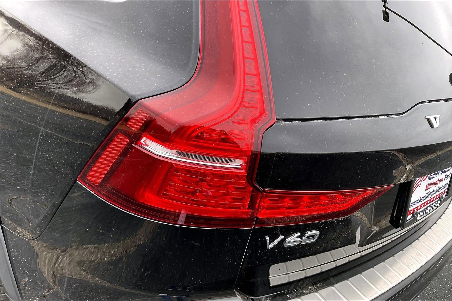 Used 2020 Volvo V60 T5 Cross Country w/ Protection Package Premier image 24