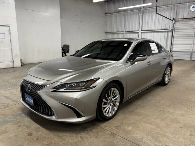 Used 2021 Lexus ES 300h Ultra Luxury w/ Accessory Package 2 FWD image 3