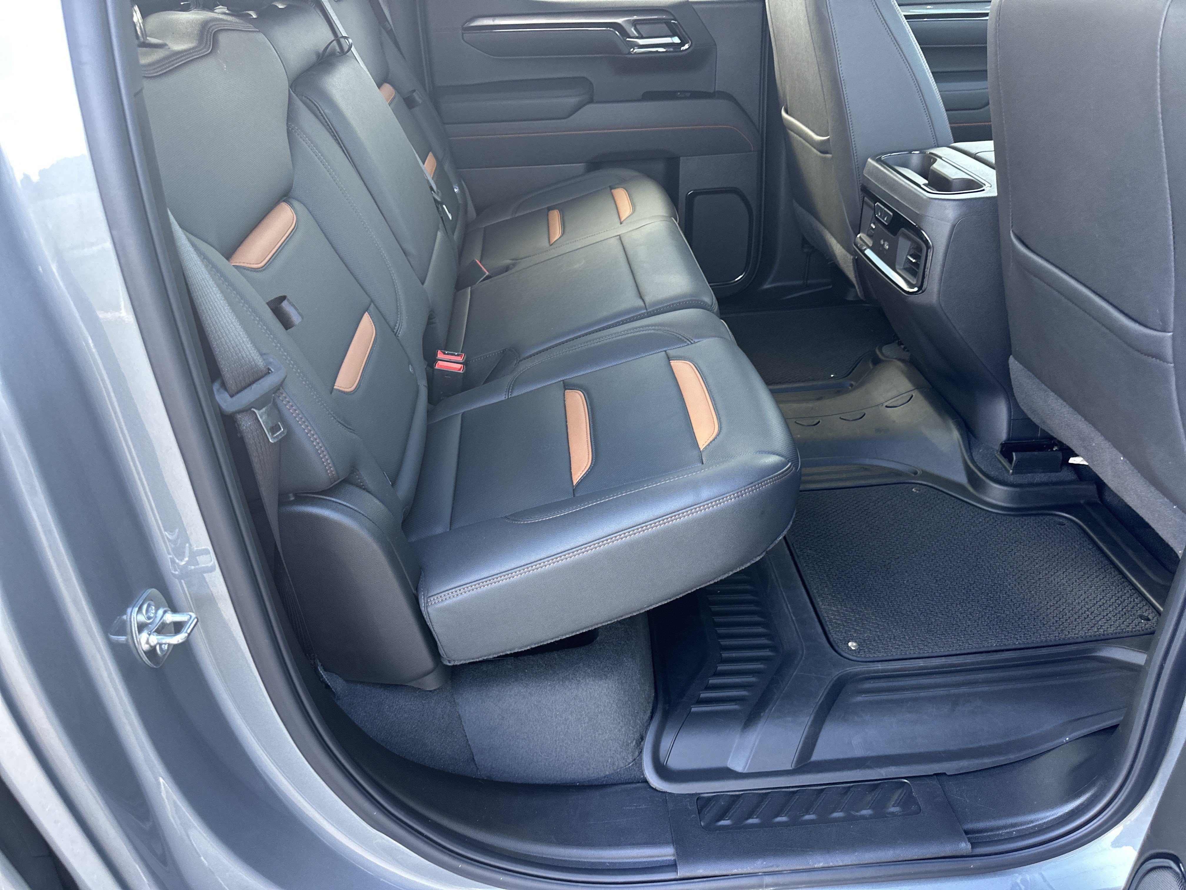 Used 2025 GMC Sierra 1500 AT4 w/ Technology Package AWD/4WD image 16