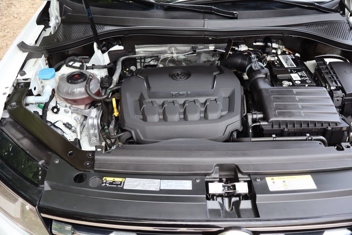 Used 2021 Volkswagen Tiguan SE AWD/4WD image 38