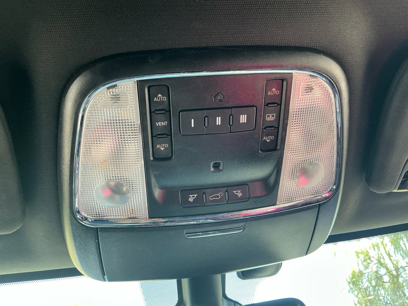 Used 2018 Jeep Grand Cherokee Limited w/ Luxury Group II image 31