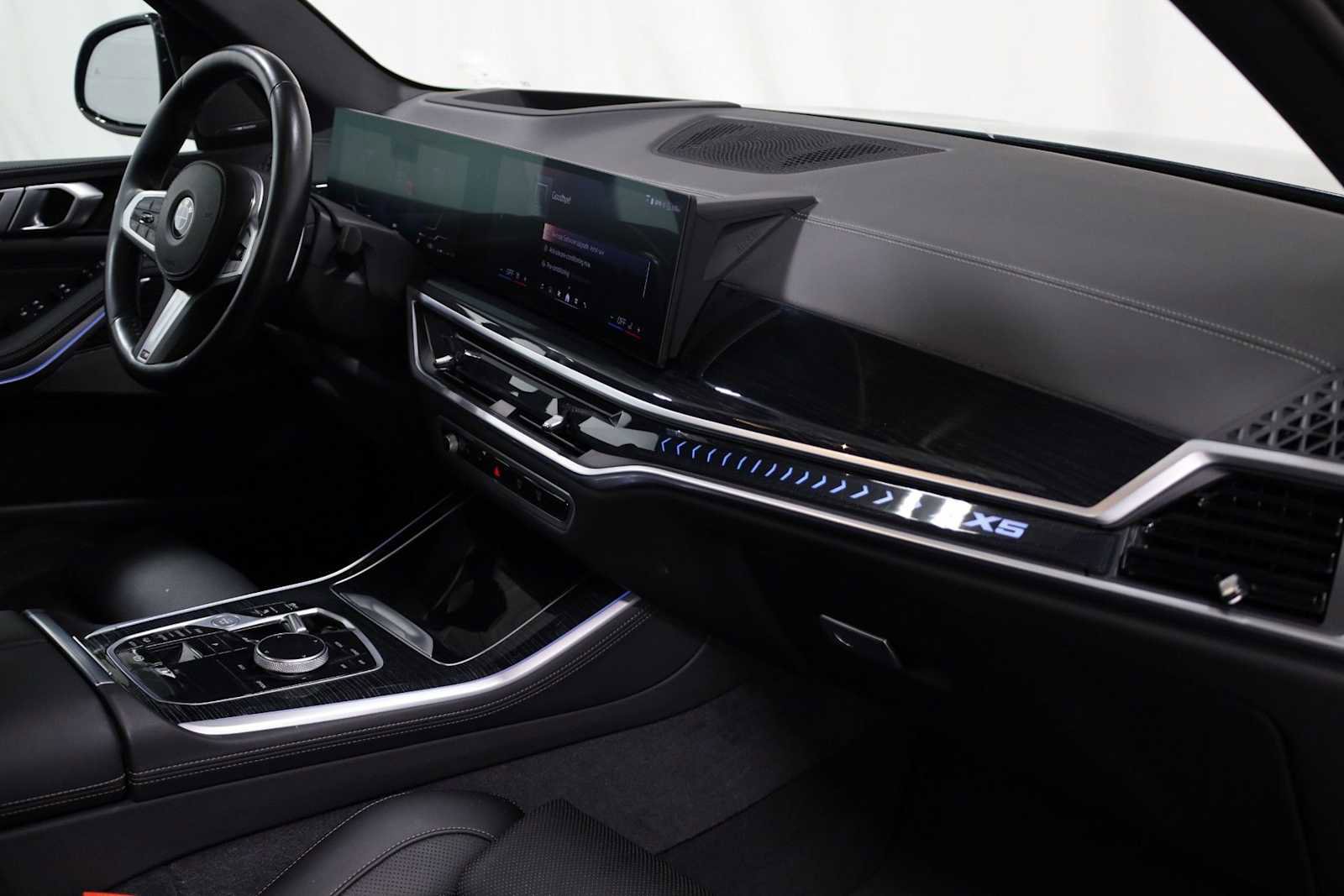 Used 2024 BMW X5 xDrive40i w/ M Sport Package image 6