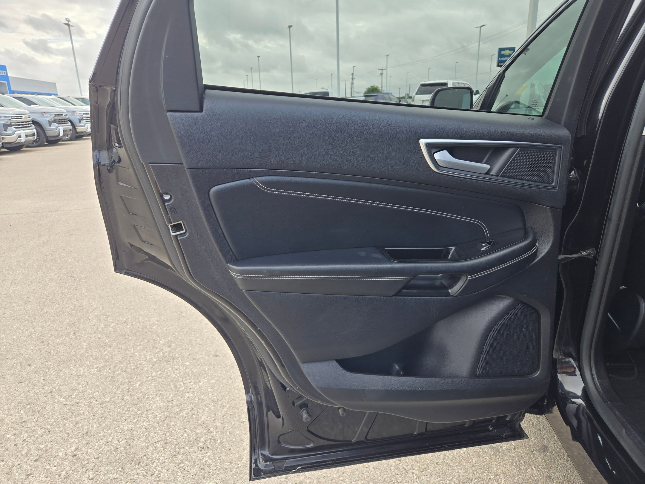 Used 2020 Ford Edge Titanium image 14