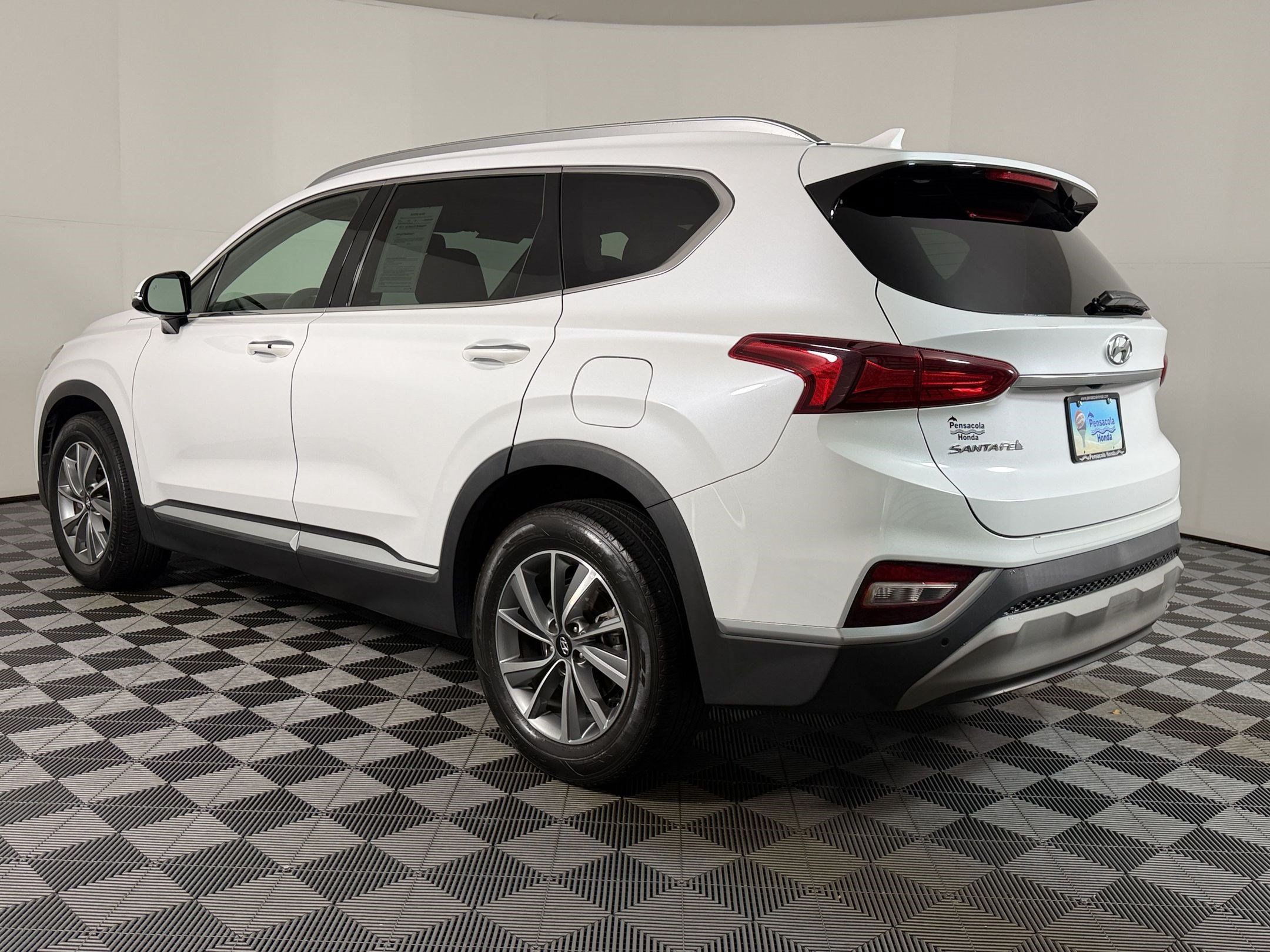 Used 2019 Hyundai Santa Fe Limited FWD image 2
