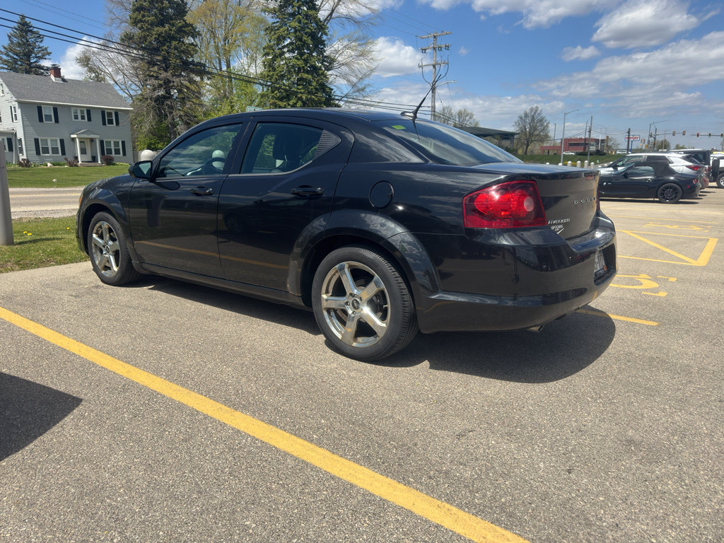 Used 2011 Dodge Avenger Lux FWD image 5