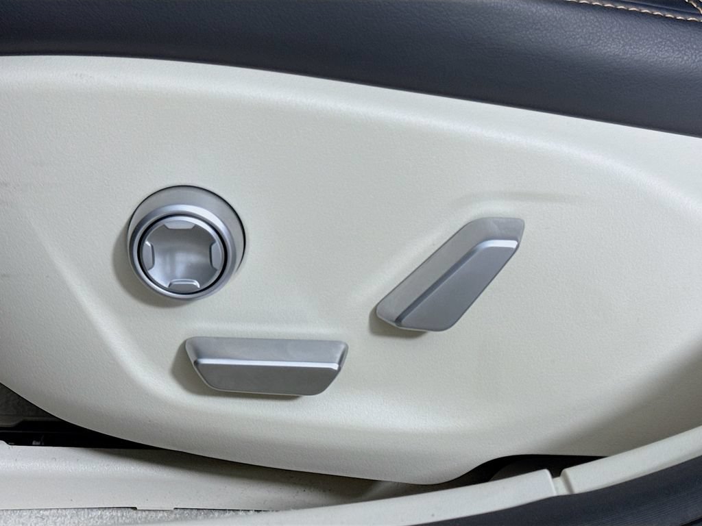 Used 2024 Lucid Air Pure RWD image 15
