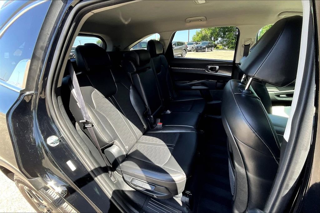Used 2024 Kia Sorento S image 37