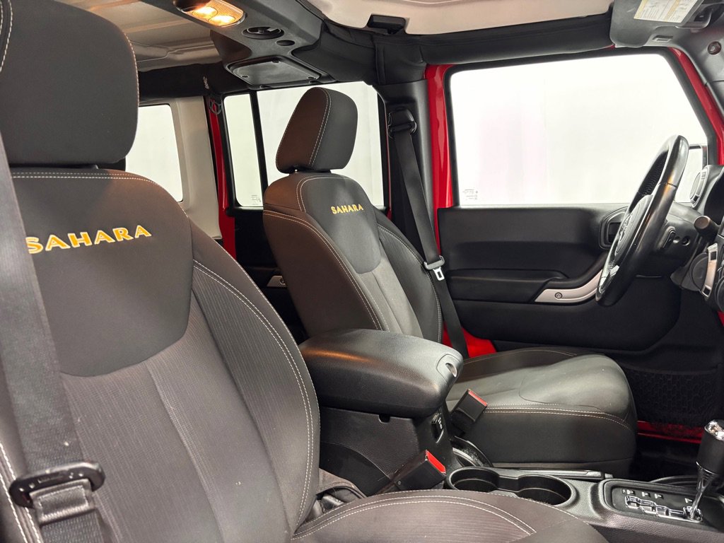 Used 2016 Jeep Wrangler Unlimited Sahara w/ Connectivity Group image 19