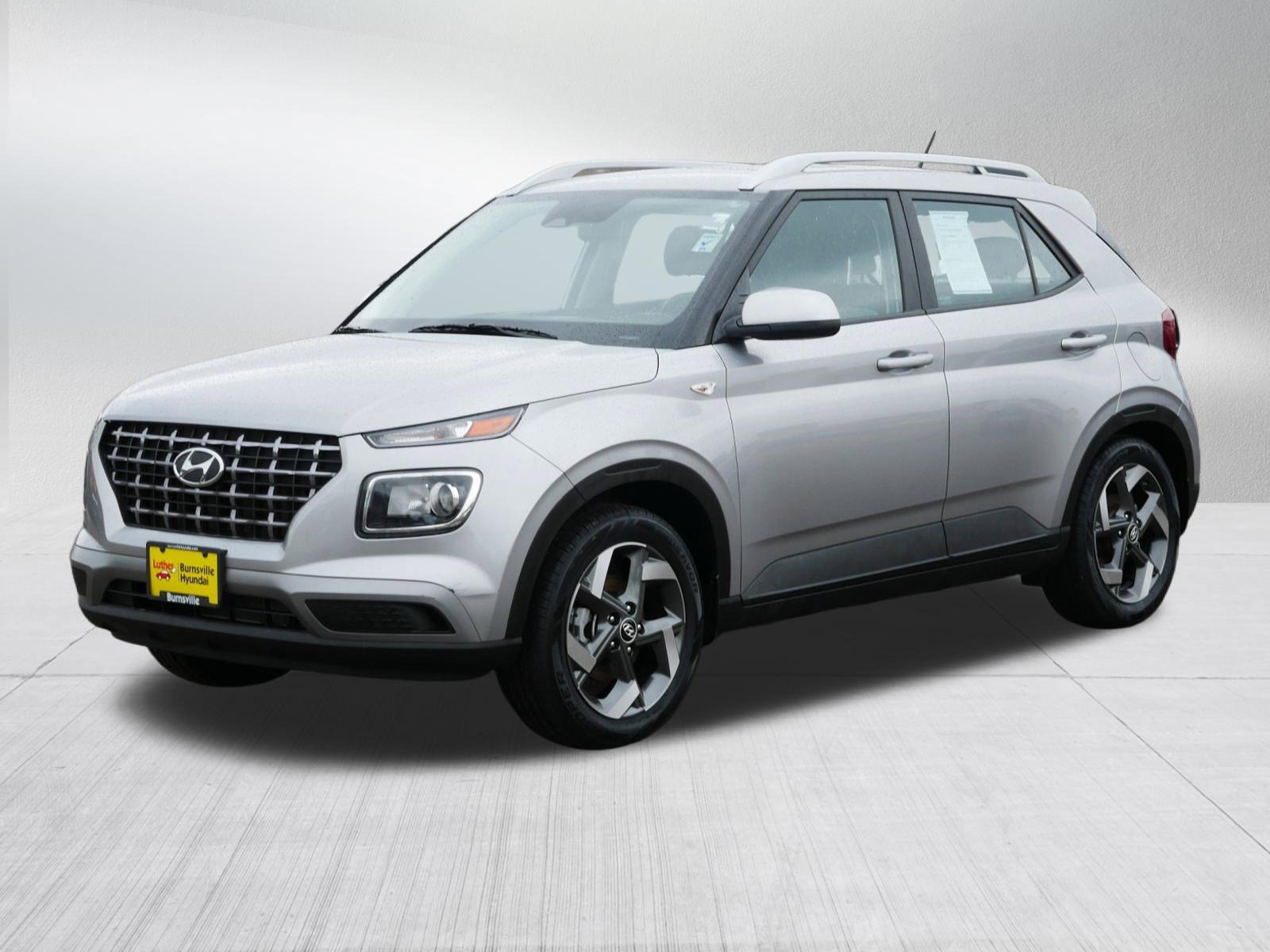 Certified 2023 Hyundai Venue SEL FWD image 3