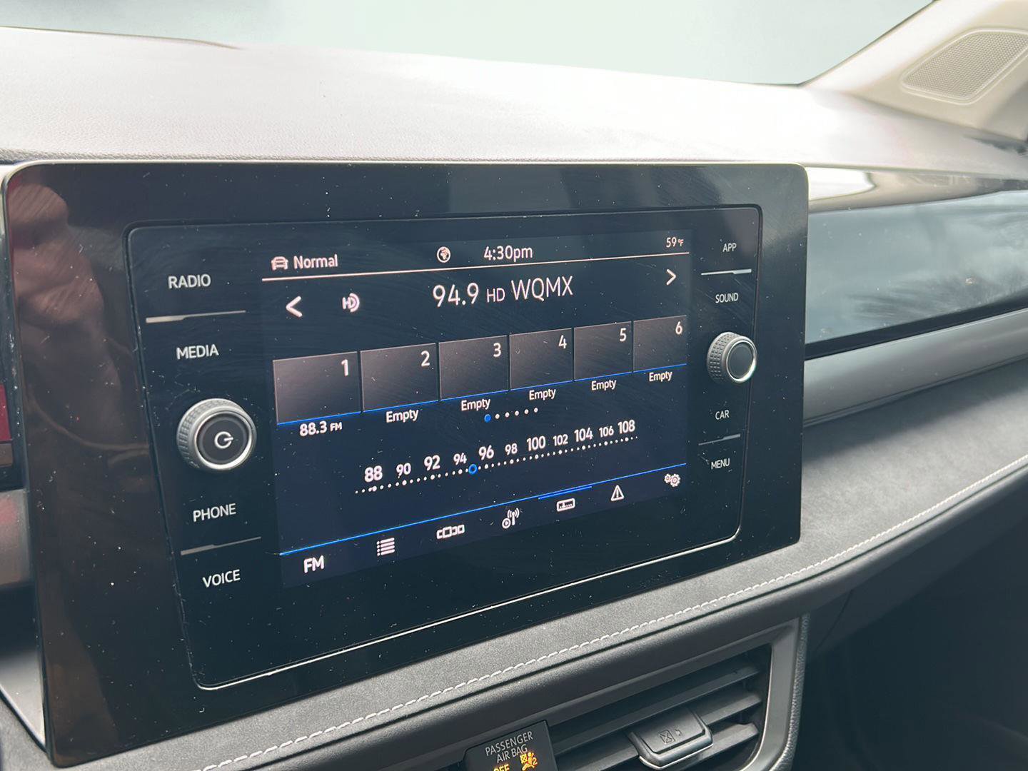 Used 2025 Volkswagen Taos SE image 19