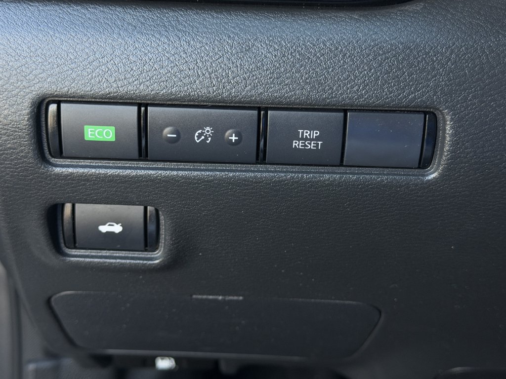 Used 2025 Nissan Sentra SV FWD image 20